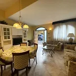 Magenta Apartment