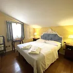 Magenta Apartment