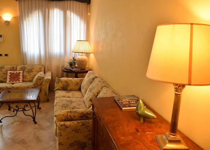 Magenta Apartment